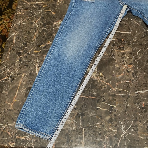 Levi’s Women's 27 Wedgie Button Fly Distressed Jeans Medium-Light Wash Blue - Picture 4 of 8